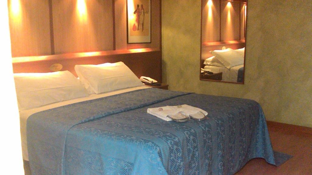 Hotel Motel Ovest Vittuone Room photo