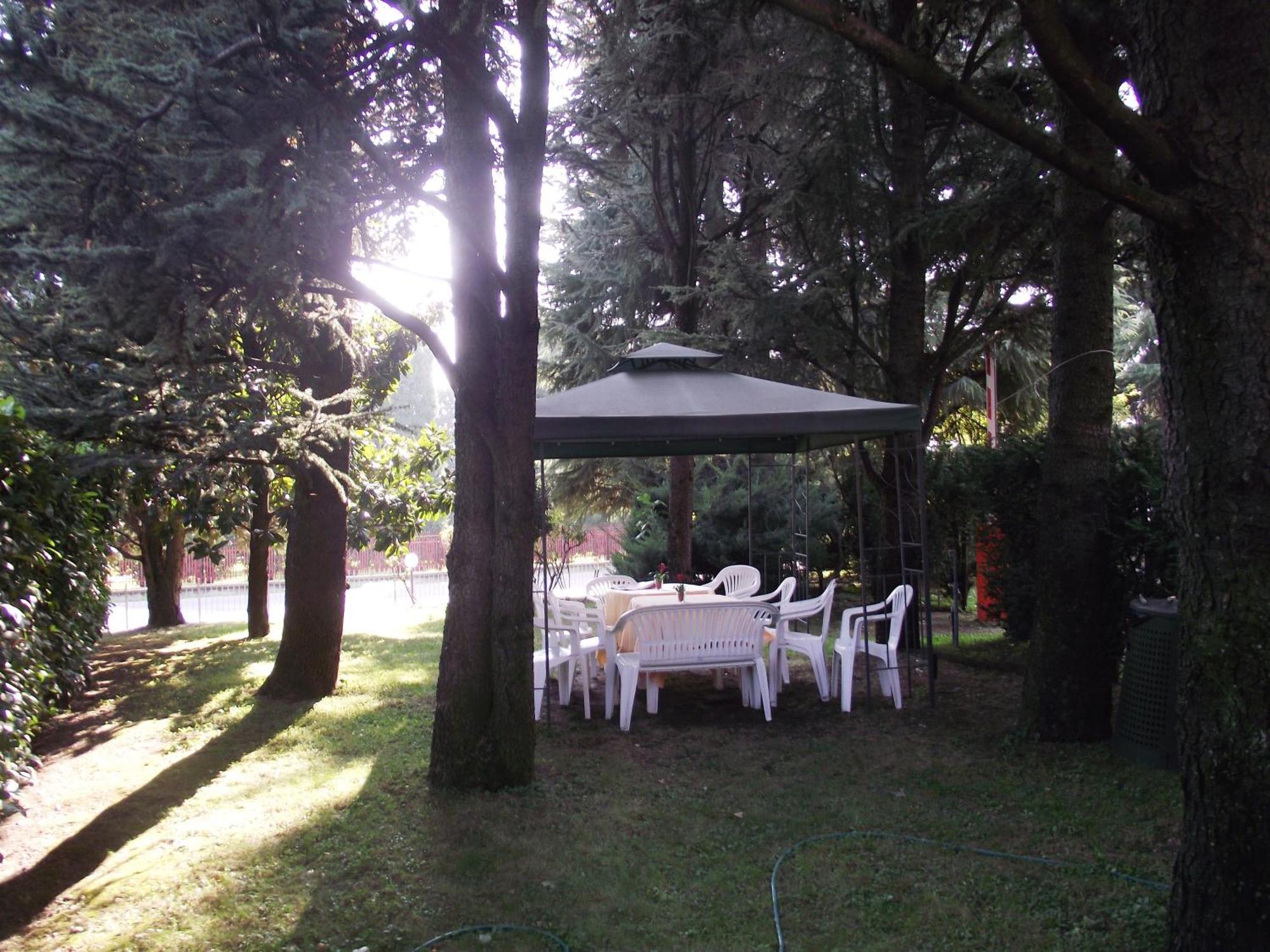 Hotel Motel Ovest Vittuone Exterior photo
