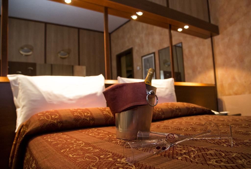 Hotel Motel Ovest Vittuone Room photo