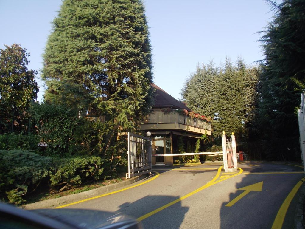 Hotel Motel Ovest Vittuone Exterior photo