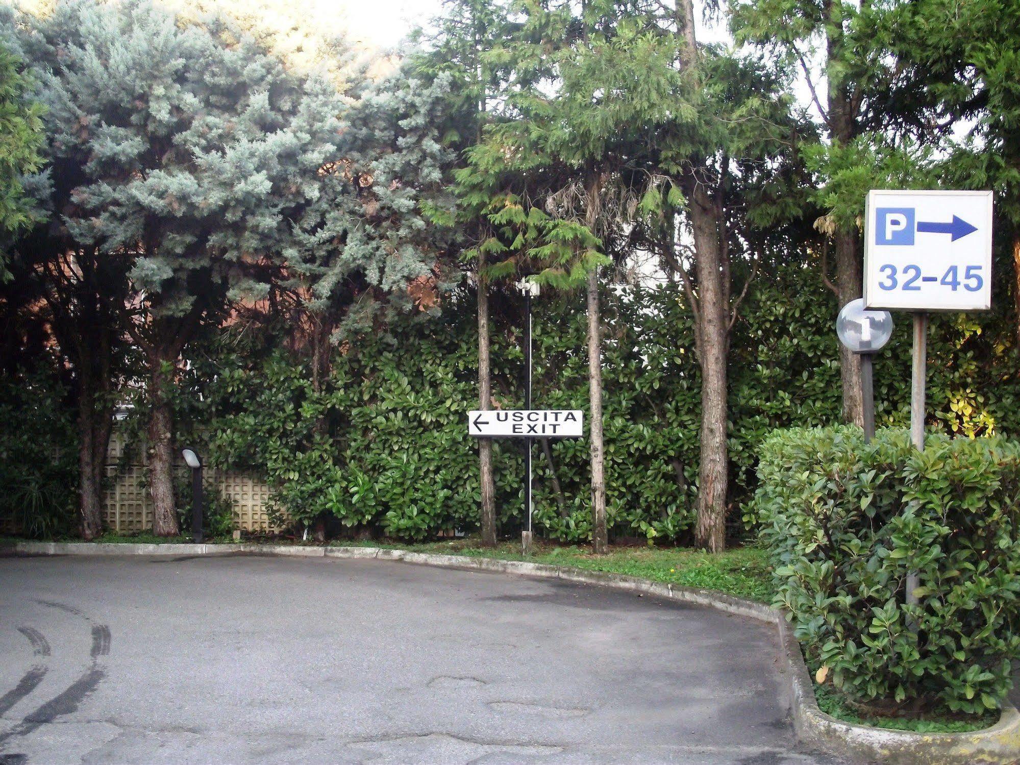 Hotel Motel Ovest Vittuone Exterior photo