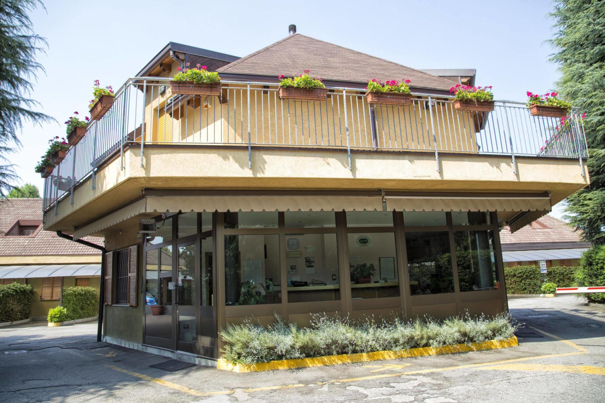 Hotel Motel Ovest Vittuone Exterior photo