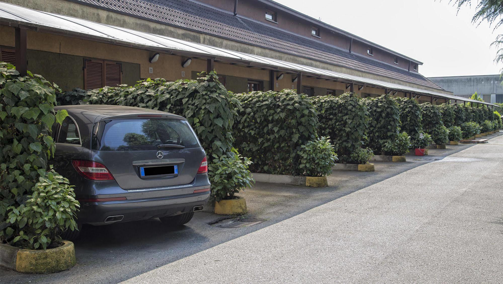 Hotel Motel Ovest Vittuone Exterior photo